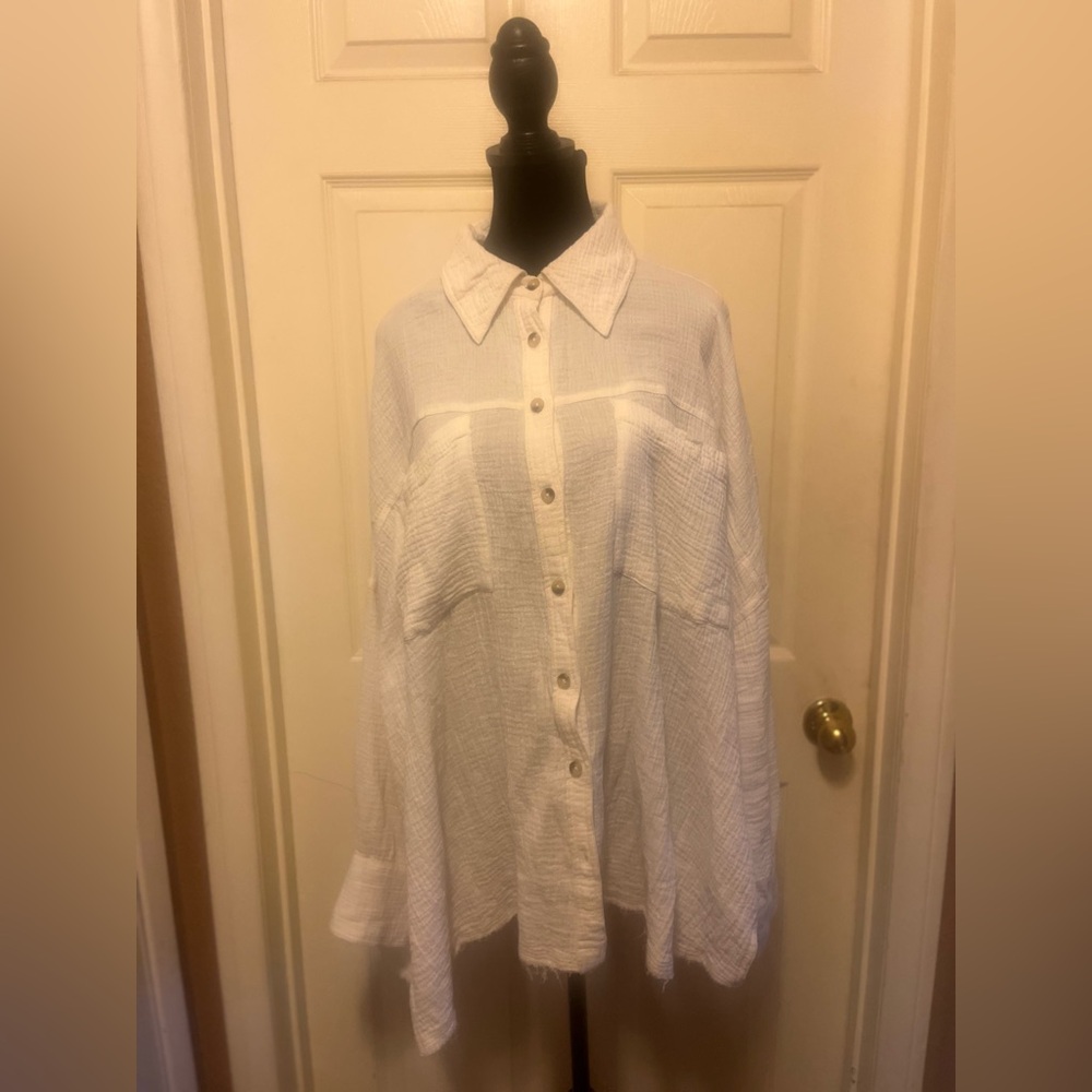We The Free Buttondown White Top size Medium NWOT